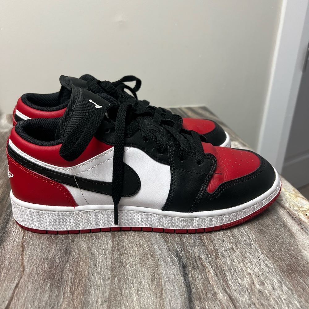 Jordan 1 low bred toe